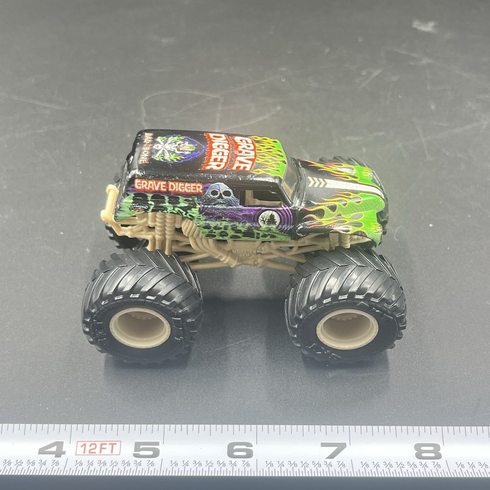 Monster Jam Grave Digger Diecast Top Monster Truck Bad To The Bone 1:24 Scale - Picture 3 of 6
